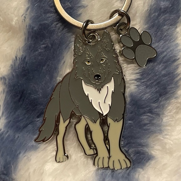 NWT double charm Enamel Wolf & Pawprint Keyring 🐺 - Picture 5 of 7